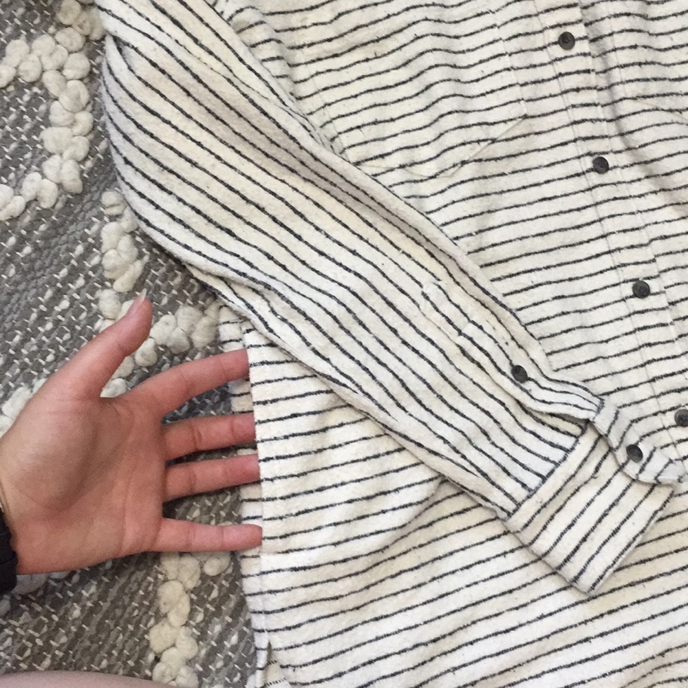 Madewell Oversized Button Down - image 7